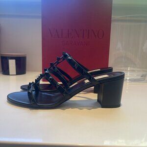 Valentino Garavani Rockstud Leather Slide Sandals (Black/Black) 39